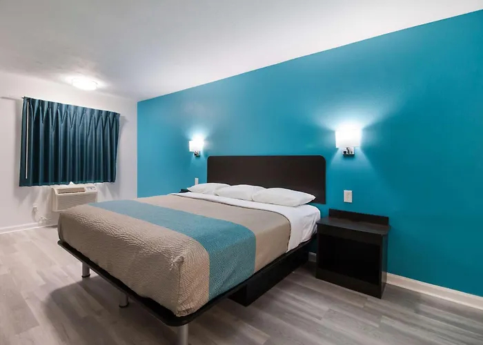 6-metropolis, Il Hotel