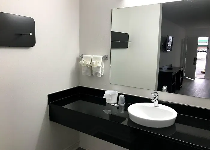 Hotel 6-metropolis, Il